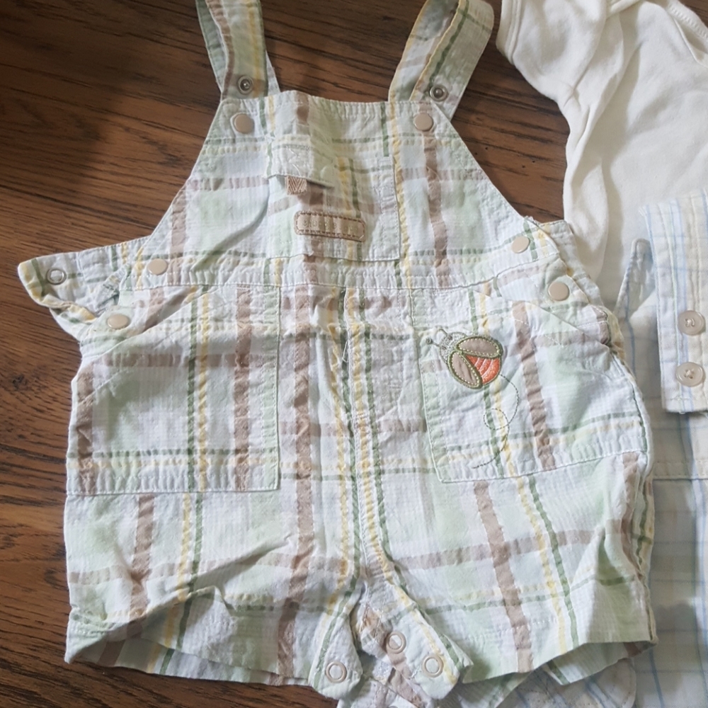 Set of 2 overall one piece jumpers.